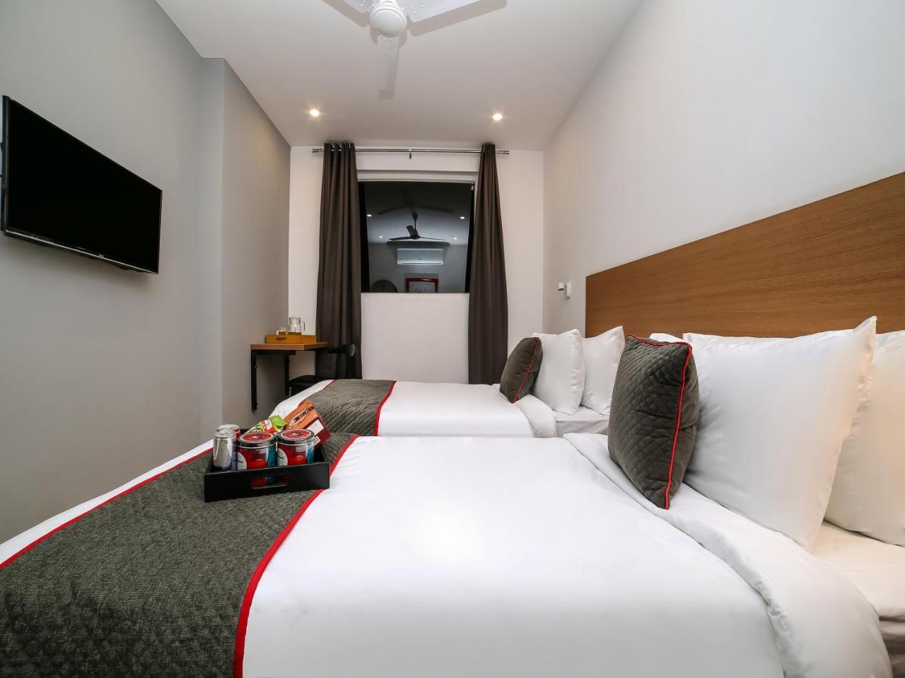 Oyo Townhouse 80 Meera Bagh Delhi  Exterior foto